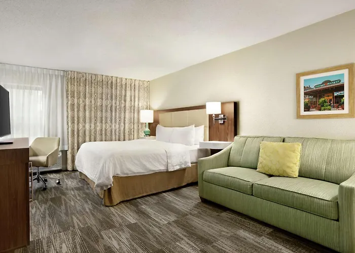 Hotel near College: Hampton Inn Findlay